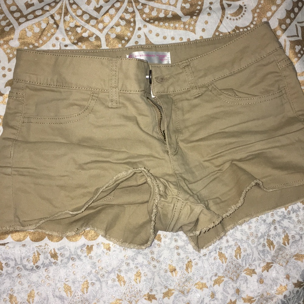 No boundaries summer khaki shorts